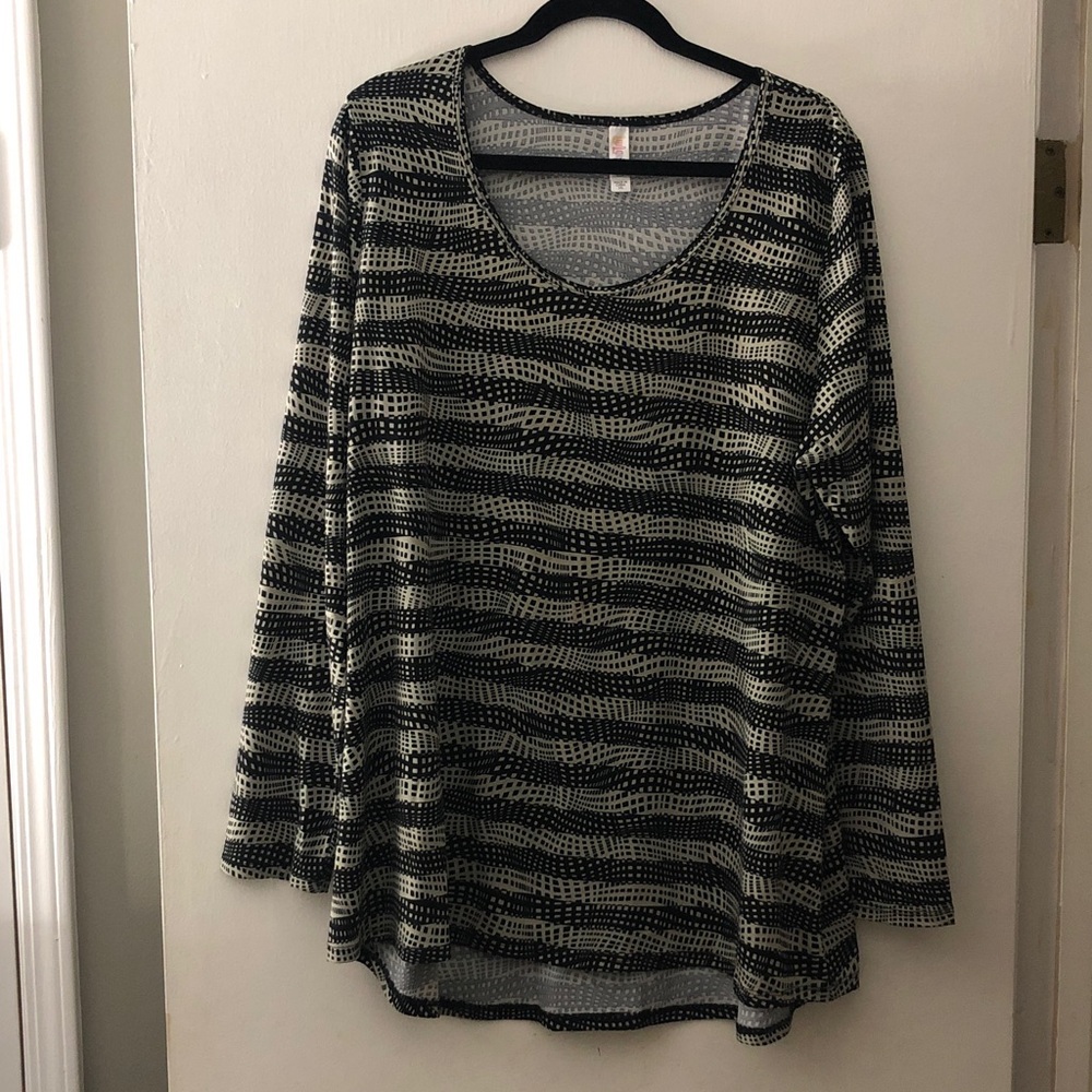 Womens Long Sleeve Wave-Stripe Knit Top - Black & Cream